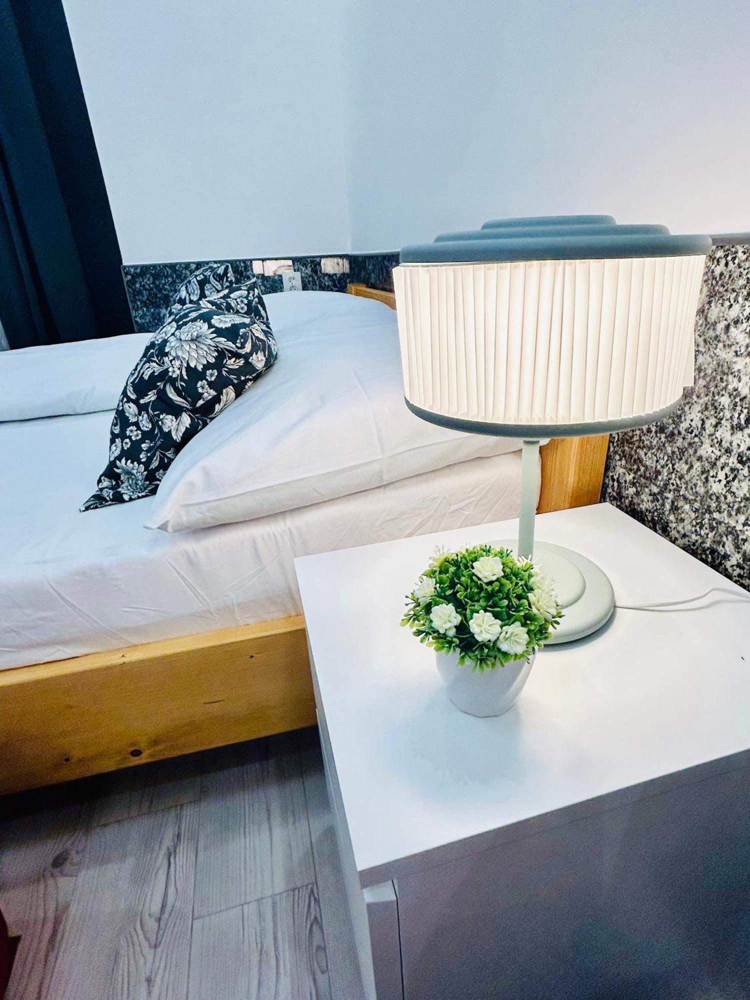 Modern Spacious Apartment In Center Prag Dış mekan fotoğraf