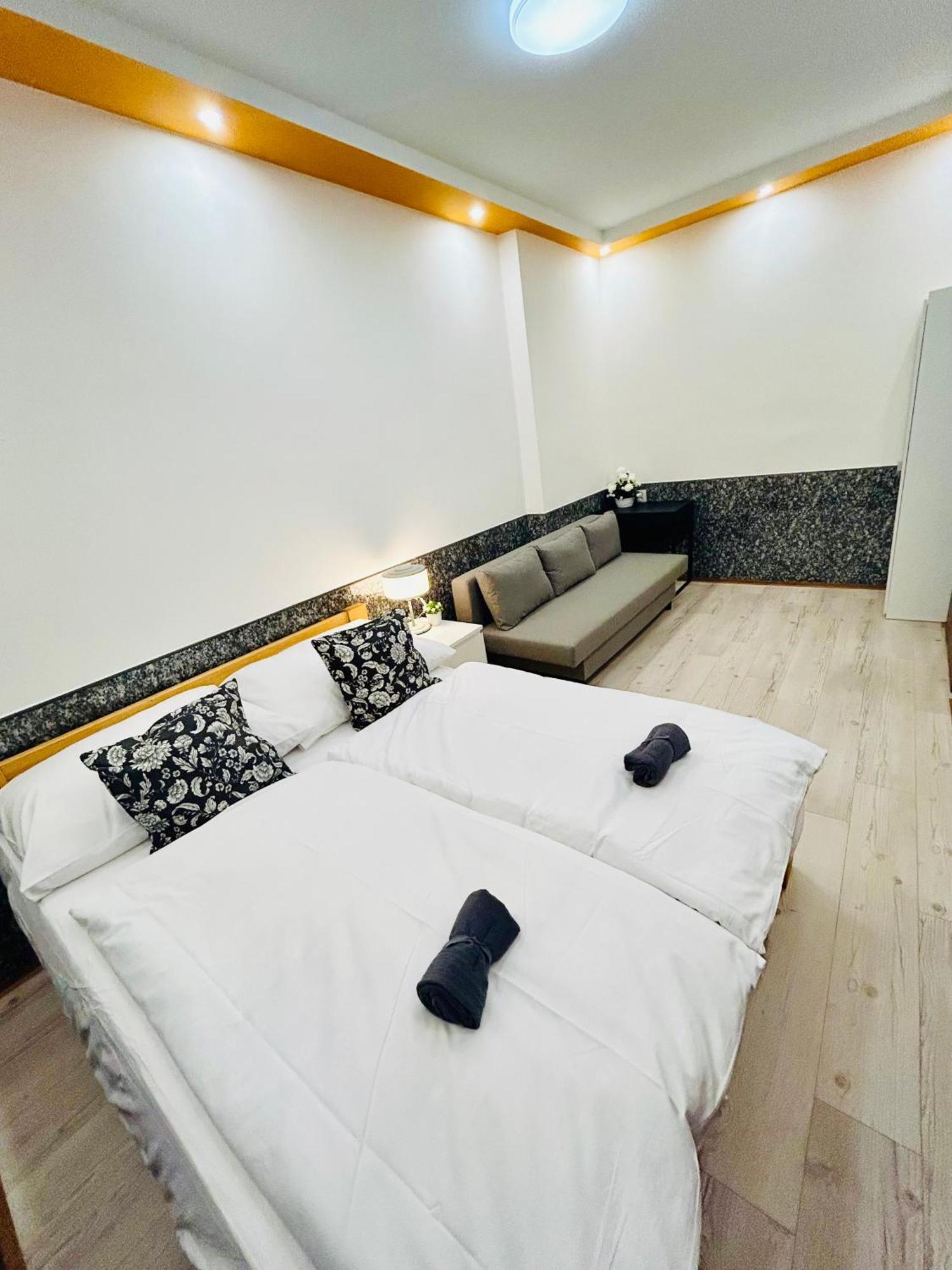 Modern Spacious Apartment In Center Prag Dış mekan fotoğraf